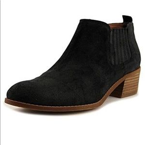 Tommy Hilfiger ankle booties in suede